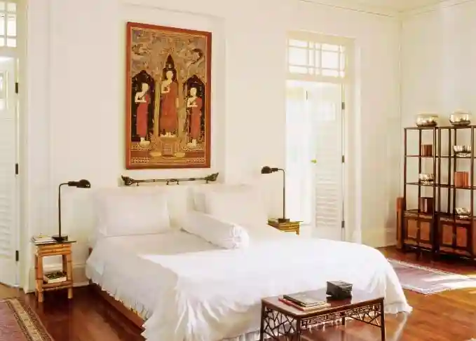 Домашний иконостас в спальне